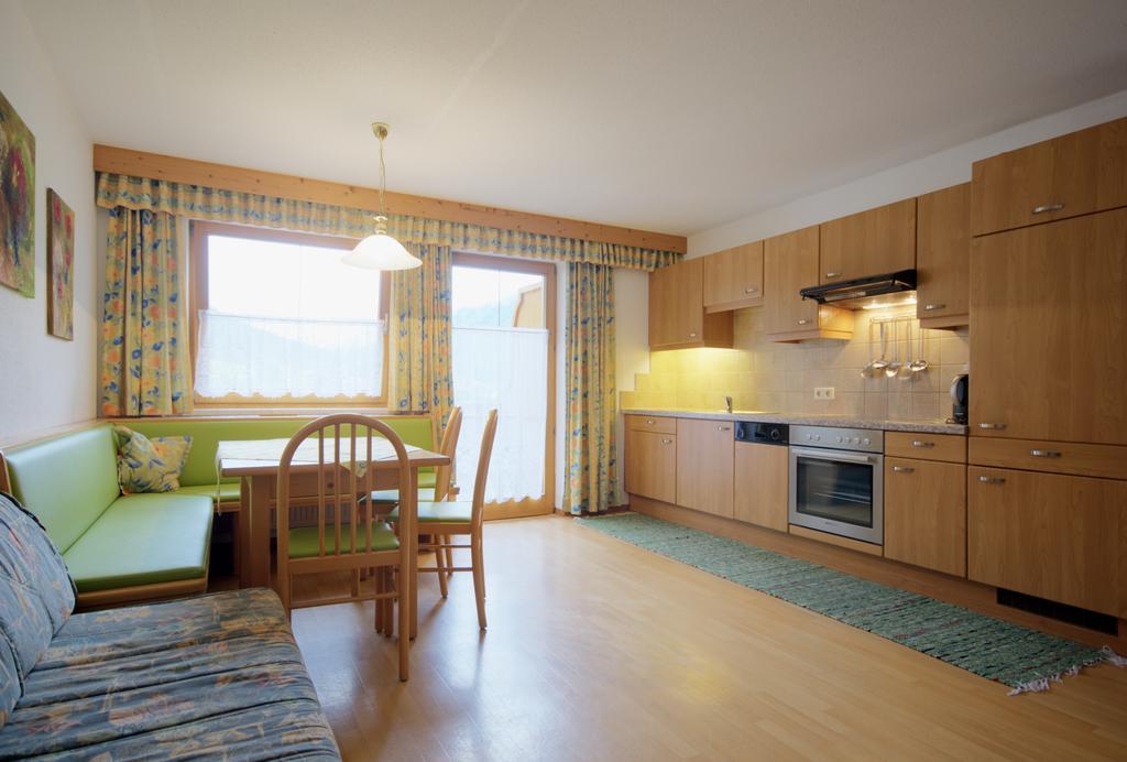 Apart-Pension Wasserfall Neustift im Stubaital Habitación foto